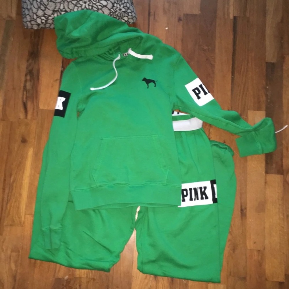 Vs pink outfit